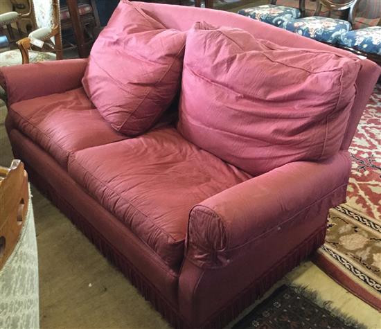 Modern two-seater settee, covered in red fabric(-)